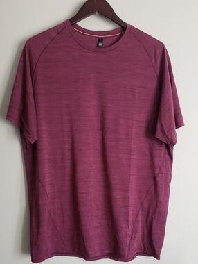 MEC Men's Short-Sleeve Crew Neck Shirt in Burgundy